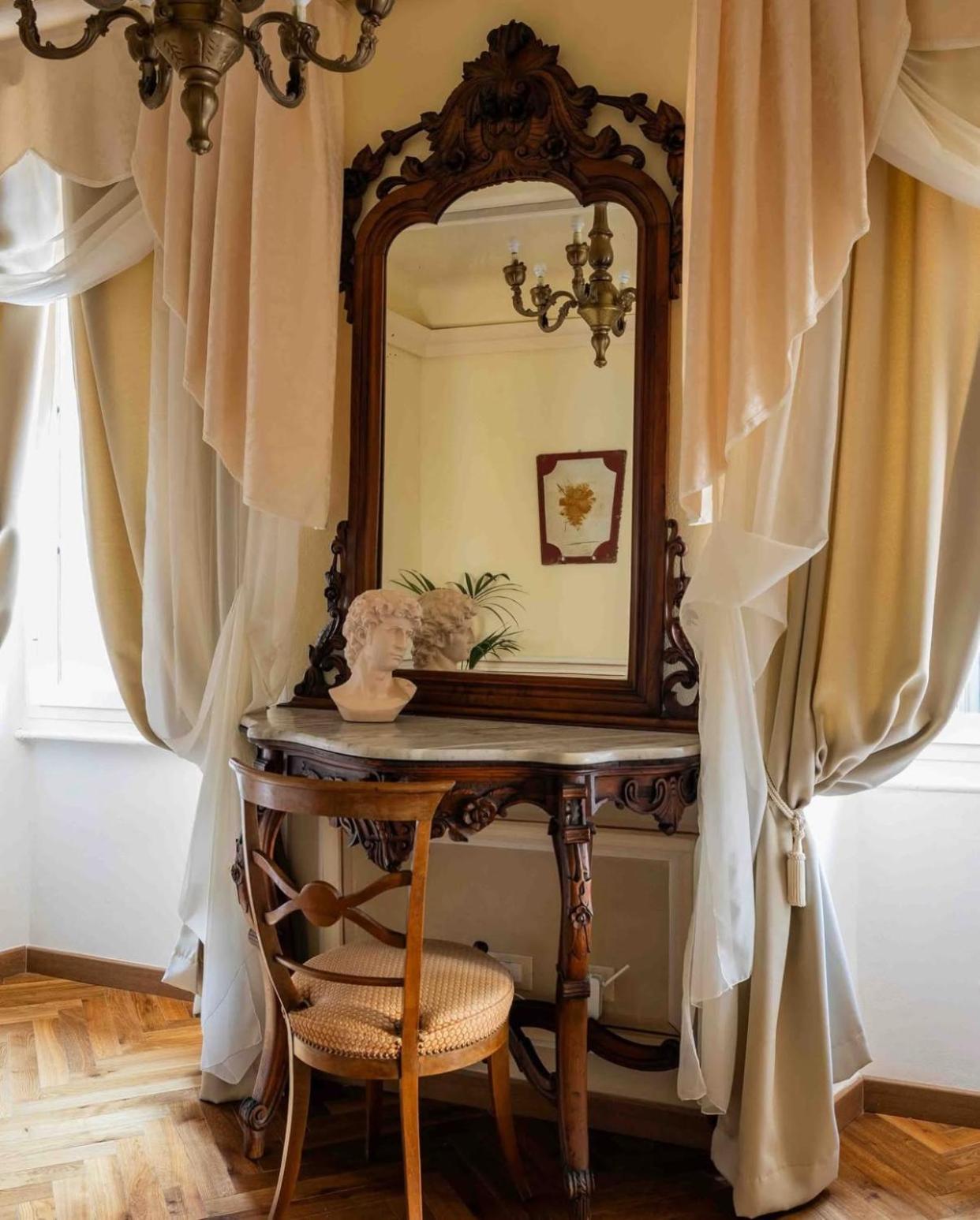 Palazzo Lari