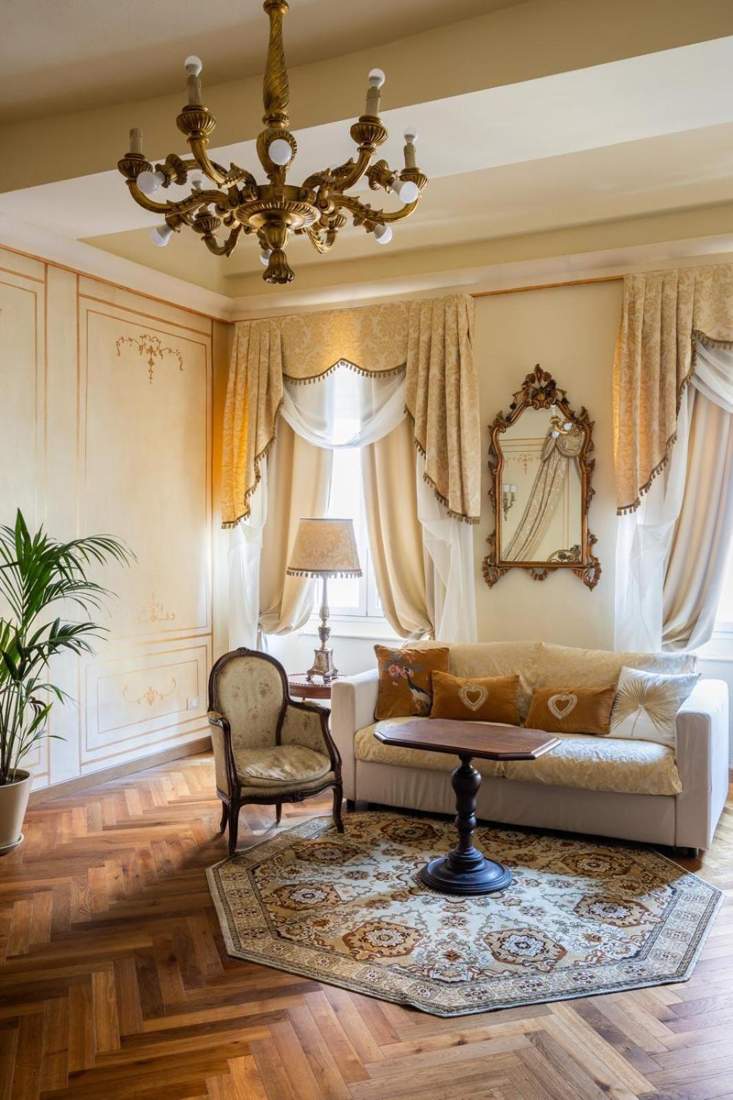 Palazzo Lari